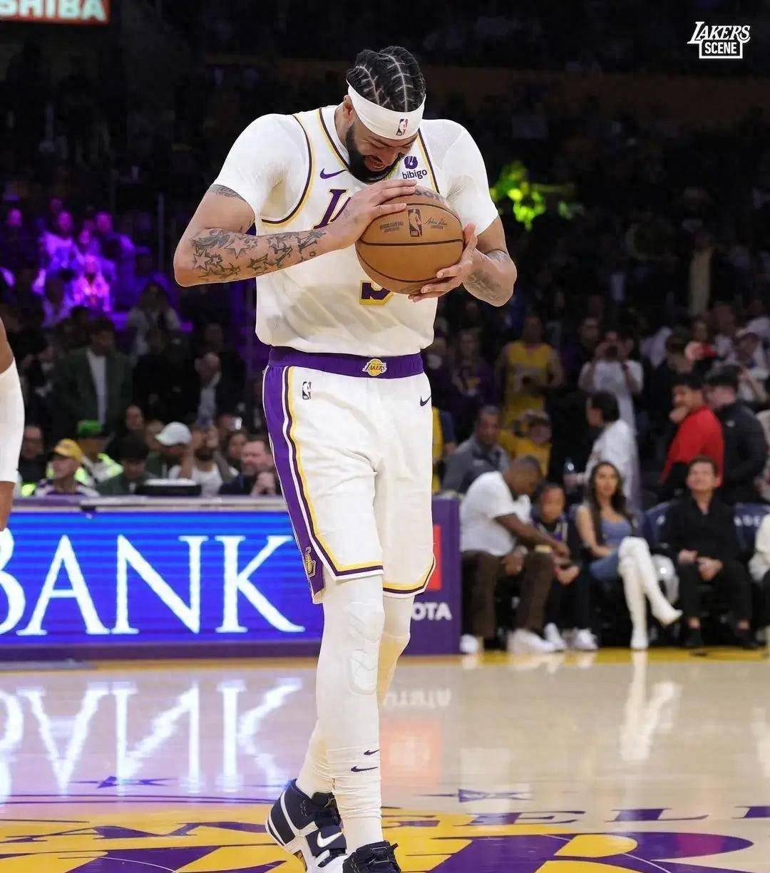 开云·体育官方网站-浓眉哥重要时刻出色防守，篮网带队取胜！引发球迷热议(浓眉哥篮板)