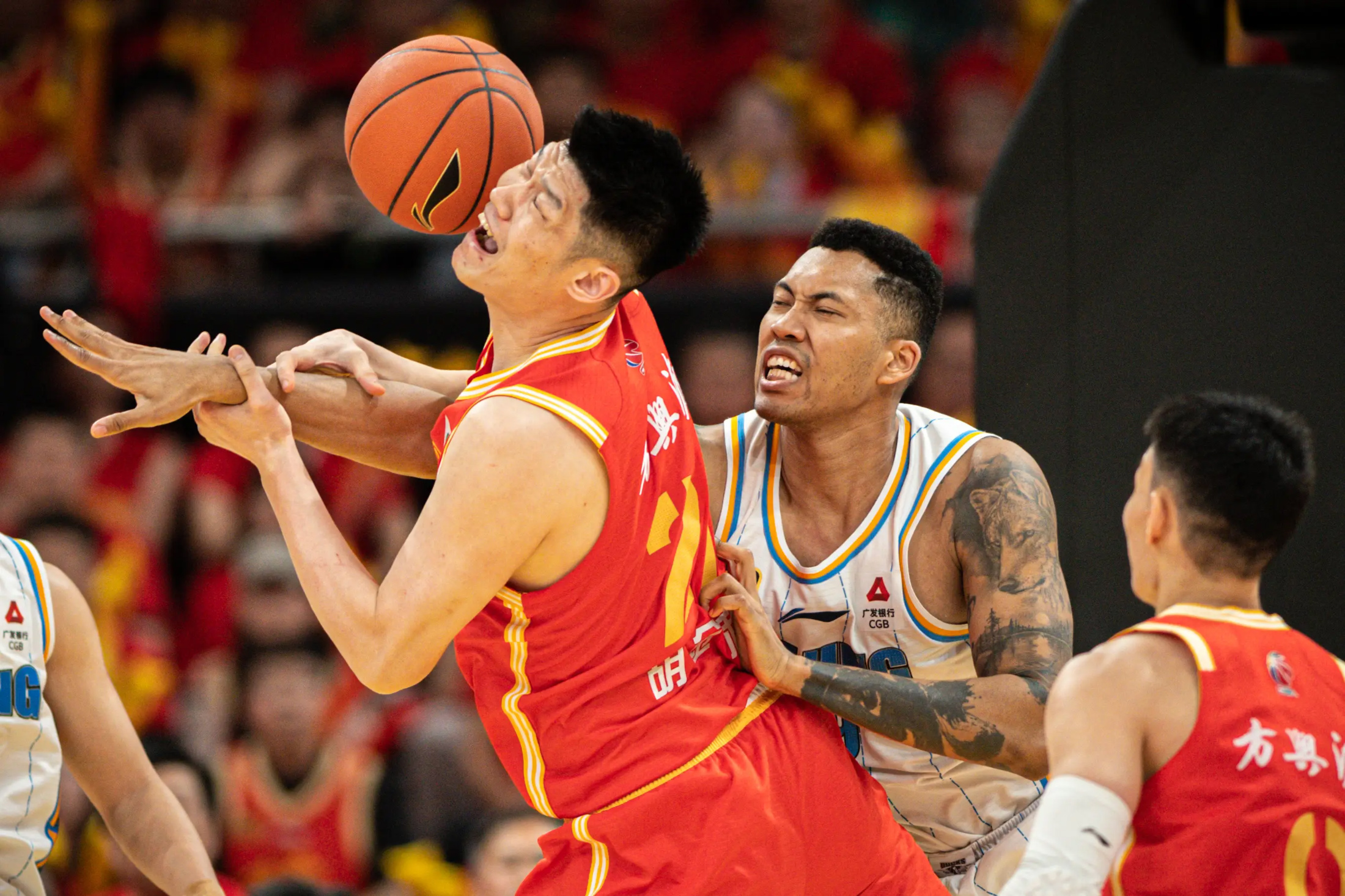 开云·体育官方网站-赛地聚焦：CBA季后赛今晨热度飙升，瓦伦西亚调整名单，态度坚定，阵容厚度经受考验(2024cba男篮季后赛最新战况最新消息)