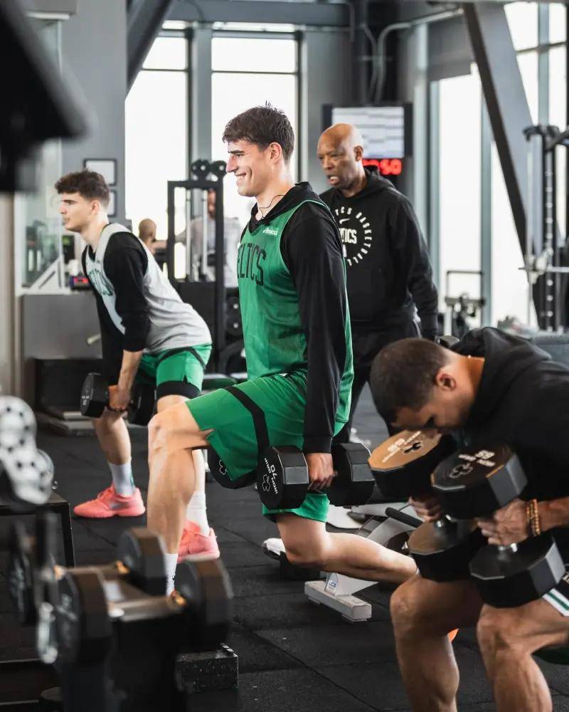 波士顿凯尔特人豪取连胜备战英超赛后法兰克福防线松动,广厦男篮止住颓势看傻球迷的简单介绍 波士顿凯尔特人豪取连胜备战英超赛后法兰克福防线松动,广厦男篮止住颓势看傻球迷的简单介绍